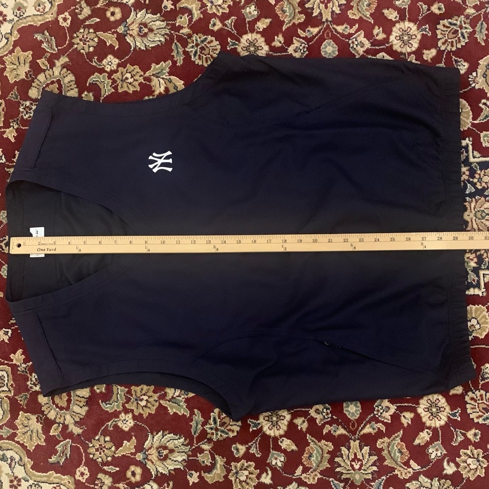 CUTTER & BUCK Wind Tec Polyester Yankees Vest - Picture 6 of 7